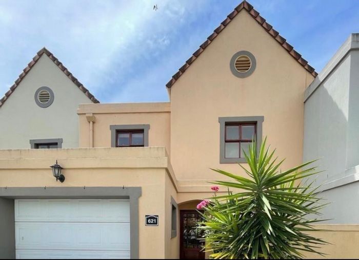 Townhouse To Rent in Boschenmeer Golf & Country Estate with garden, pet-friendly.