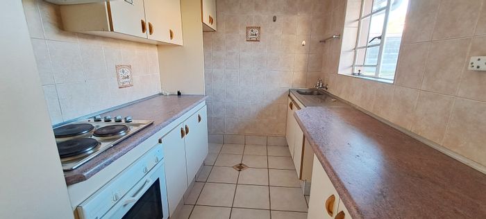 1-Bedroom Townhouse in Kabega To Rent, close to amenities, prepaid electricity.