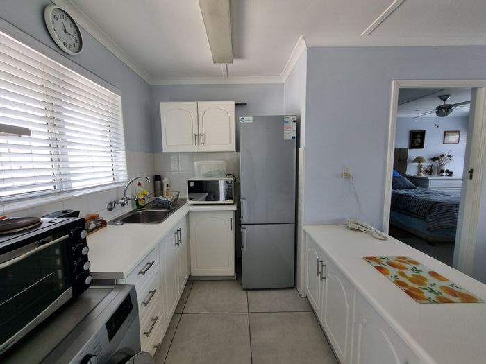 Flat for Sale in Scottburgh Central: Lift access, pool, gardens, care center.