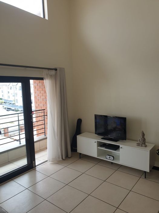 1-Bedroom Apartment in Greenstone Hill To Rent, includes appliances and parking.