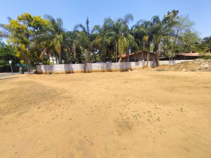 Vacant Land Residential For Sale in Pretoria North, 2552 m² with zoning certificate.