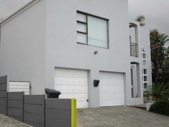 For Sale: House in Onrus with 4 bedrooms, sea views, and close amenities.