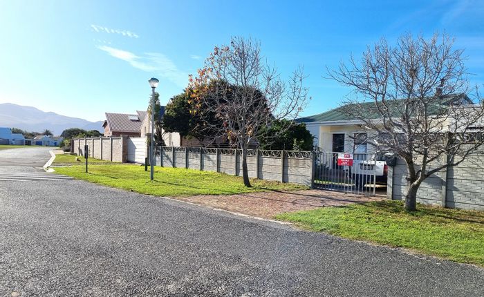 Westcliff House For Sale: 4 beds, flatlet, garden, near sea and amenities.