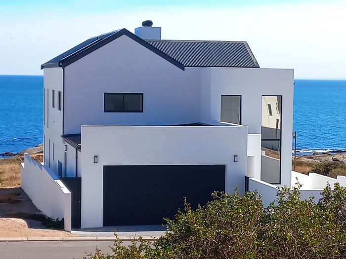 For Sale: House in St Helena Views with ocean views, balcony, and security patrol.