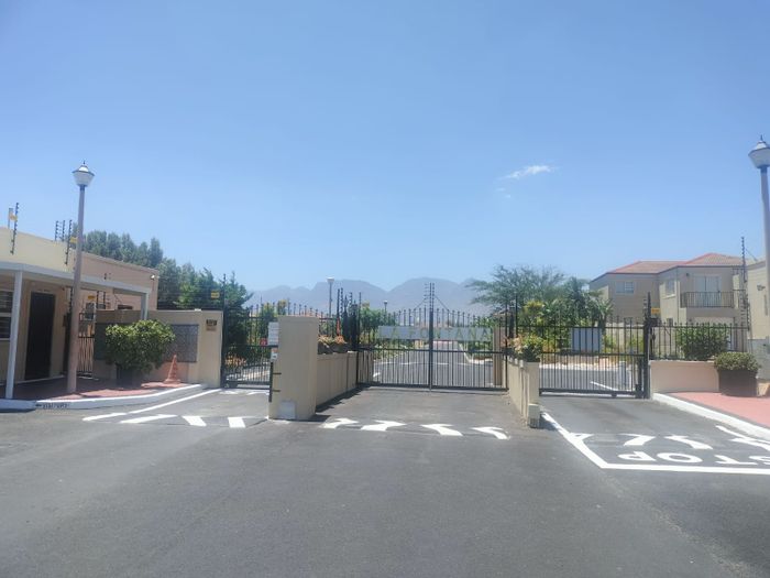 Gordons Bay Central Townhouse To Rent: 3 beds, garage, communal pool, available July 2025.