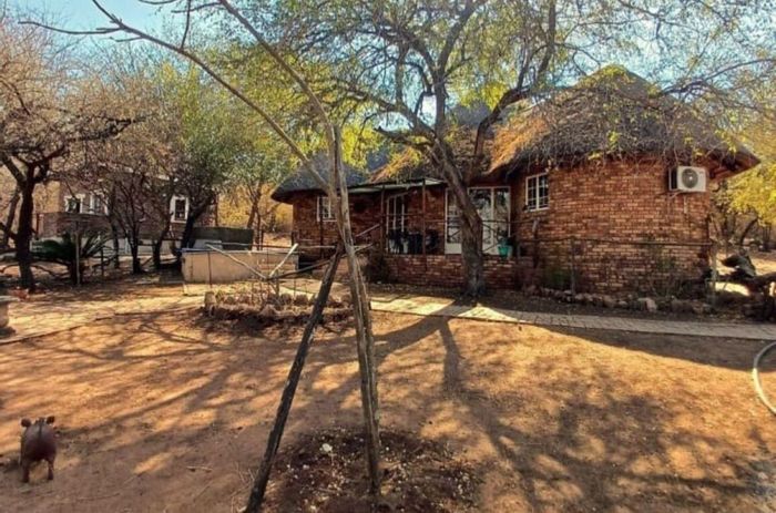 For Sale: House in Marloth Park Central with 2 beds, splash pool, and bachelor flat.