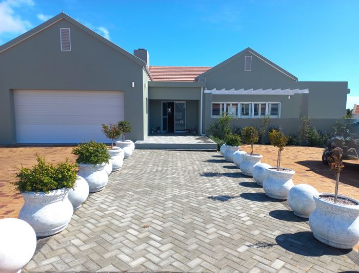 For Sale: House in Port Owen with 3 bedrooms, solar system, and exclusive island access.