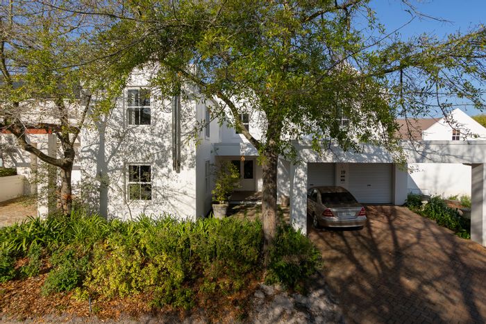 For Sale: House in De Zalze Winelands Golf Estate with golf, wine estate, and security.