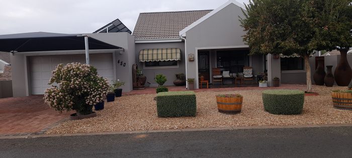 For Sale: House in West Bank with 3 beds, solar system, gated estate amenities.