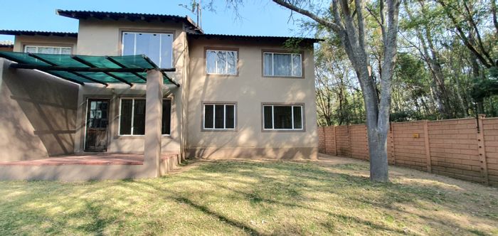 North Riding Apartment To Rent: 2 beds, pool, clubhouse, 24-hour security.