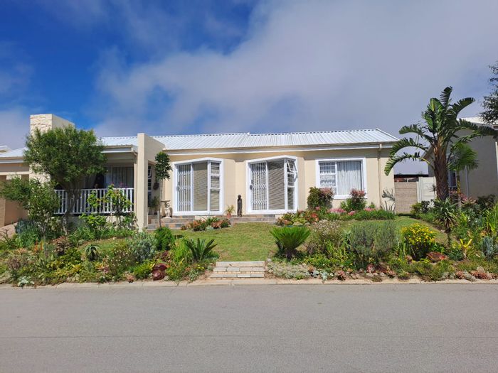 Heiderand Townhouse For Sale: 3 beds, braai area, pet-friendly, secure living.
