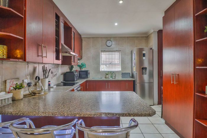 For Sale: House in Brackenfell South with pool, granny flat, and spacious layout.