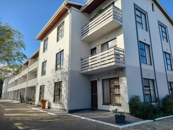 For Sale: Ground floor apartment in Hermanus Central with communal braai area.
