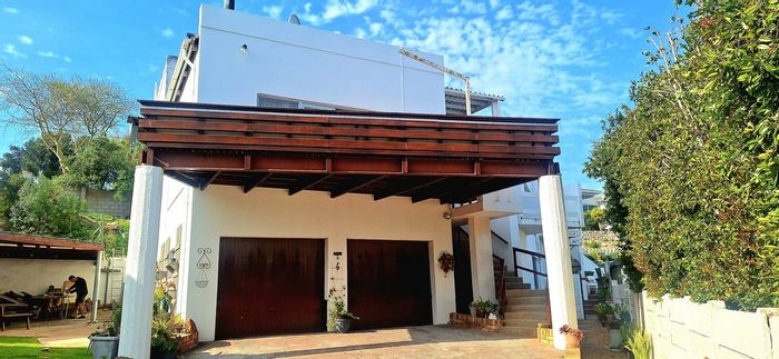 For Sale: 7-Bedroom House in Middedorp with Lagoon Views and Rental Potential.