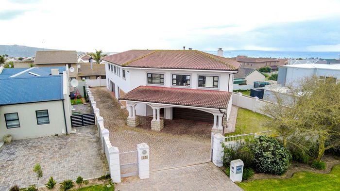 7-Bedroom House For Sale in Myburgh Park with Pool, Jacuzzi, and Entertainment Areas.