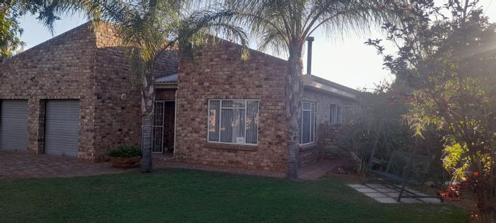 For Sale: House in West Bank with 3 beds, outdoor braai, double garage.