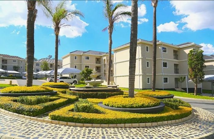 For Sale: 3-Bedroom Apartment in Carlswald with Pool, Clubhouse, and Security.