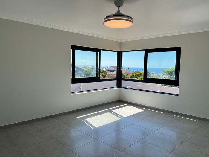 For Sale: House in Noorsekloof with sea views, open-plan living, and 3 en-suites.