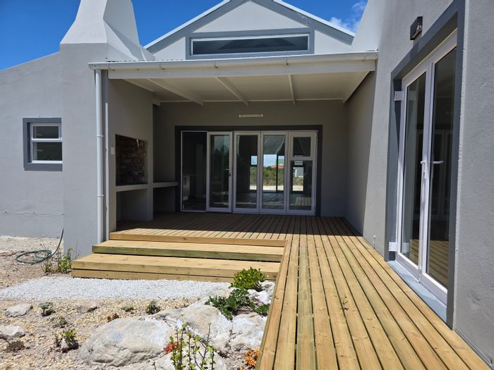 For Sale: House in Bettys Bay Central with 4 bedrooms, double garage, solar power.