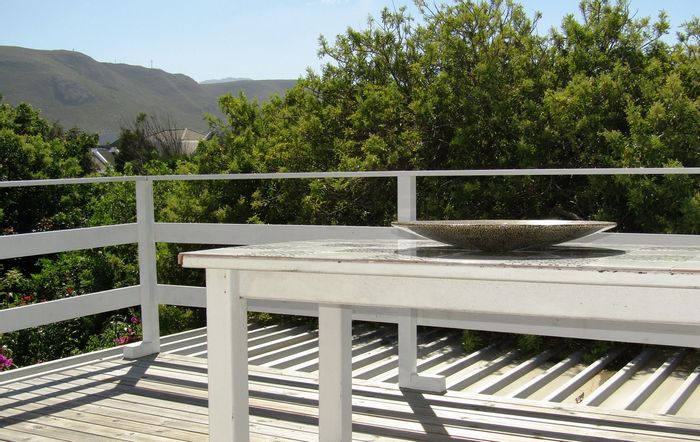 Versatile 7-bedroom house in Westcliff, ideal for multi-generational living or rentals.