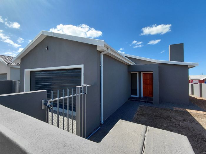 For Sale: House in Fountains Estate with 3 beds, 2 baths, open-plan living.