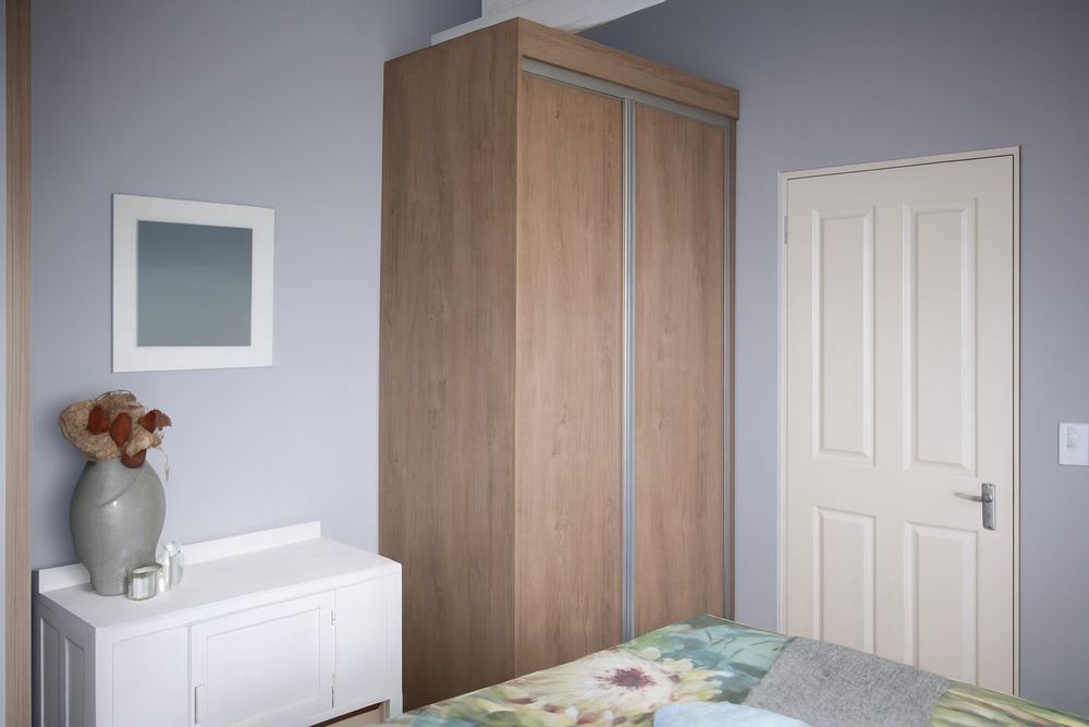 Second bedroom upstairs with two BIC