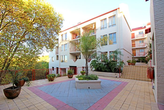 Westdene Apartment For Sale: 1 Bed, 24-hour security, close to universities.