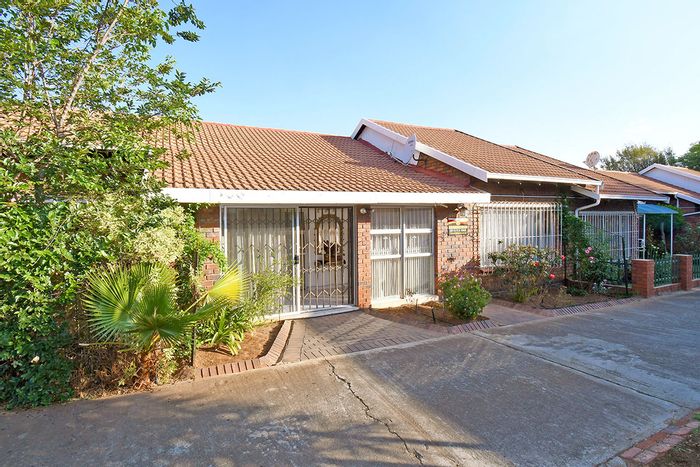 For Sale: Spacious 3-Bedroom Townhouse in Boksburg South with Communal Play Area.