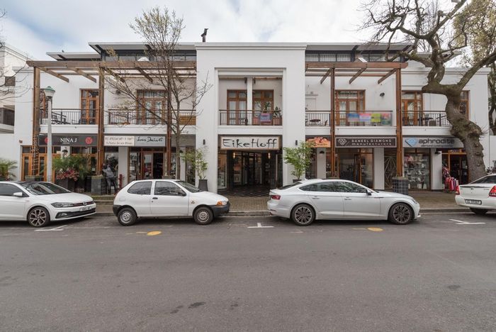 Fully furnished bachelor apartment with secure parking in Stellenbosch Central, To Rent.
