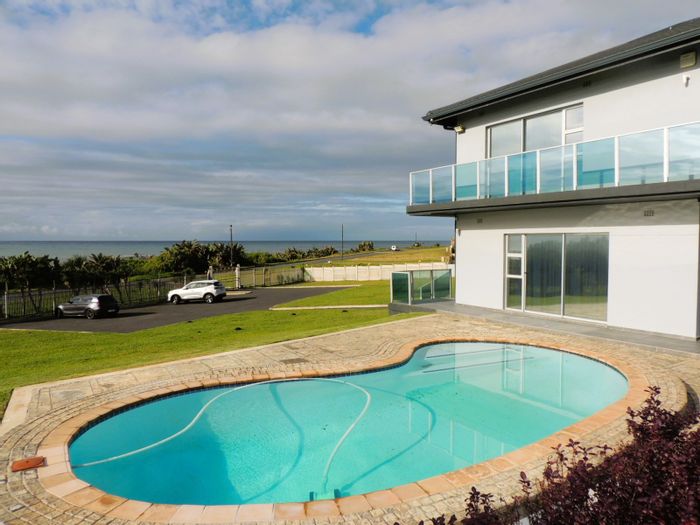 For Sale: Uvongo House with 6 bedrooms, pool, sea views, and entertainment areas.