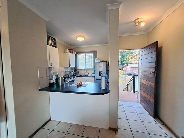 For Sale: 2-Bedroom Apartment in Linden with 24hr Security and Balcony.