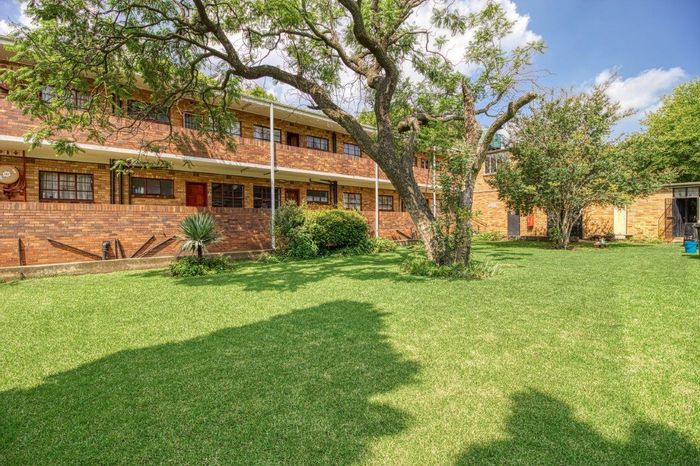 1-Bedroom Apartment For Sale in Benoni Central with balcony and secure parking.