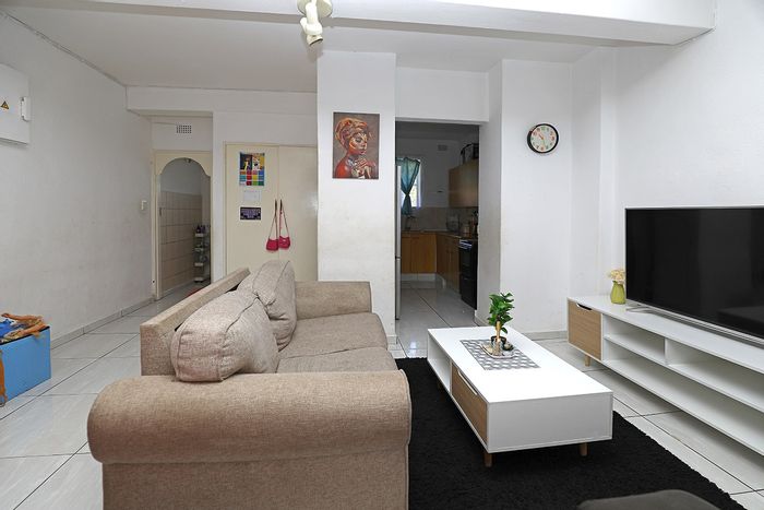 Albertville Apartment For Sale: 1 Bed, Pool, Security, Parking, Close to Amenities.