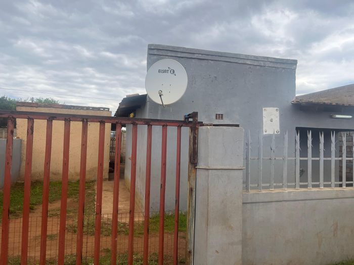 Two-bedroom house for sale in Roodekop with rental potential and spacious yard.