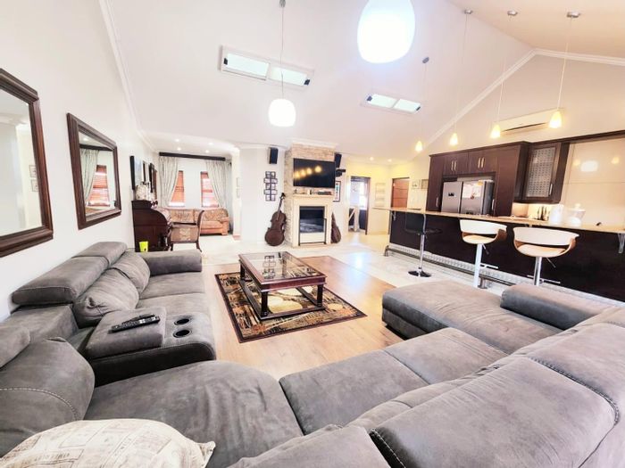 For Sale: House in Kungwini Country Estate with 4 beds, gym, and jacuzzi.