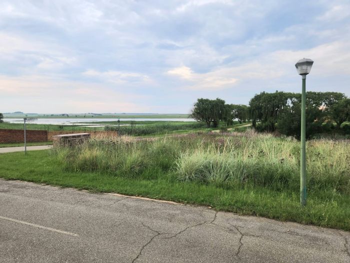 Vacant Land Residential For Sale in Summer Place Estate with utilities, security, and amenities.