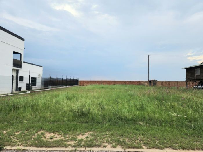 Vacant Land Residential For Sale in Summer Place Estate with utilities, security, and amenities.