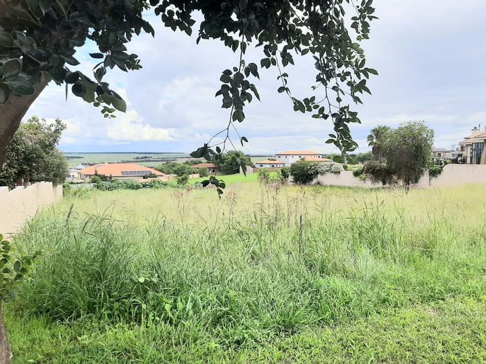 Aquavista Mountain Estate: Vacant land for sale with lake access and clubhouse amenities.