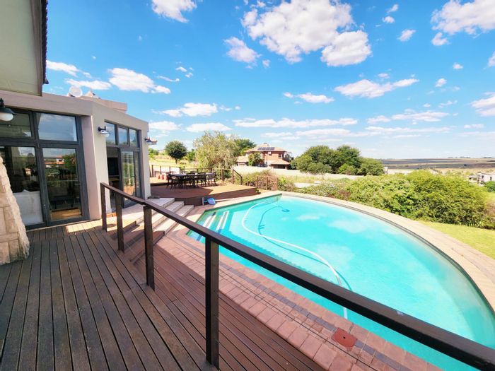 For Sale: House in Aquavista Mountain Estate with dam access, pool, and flatlet.