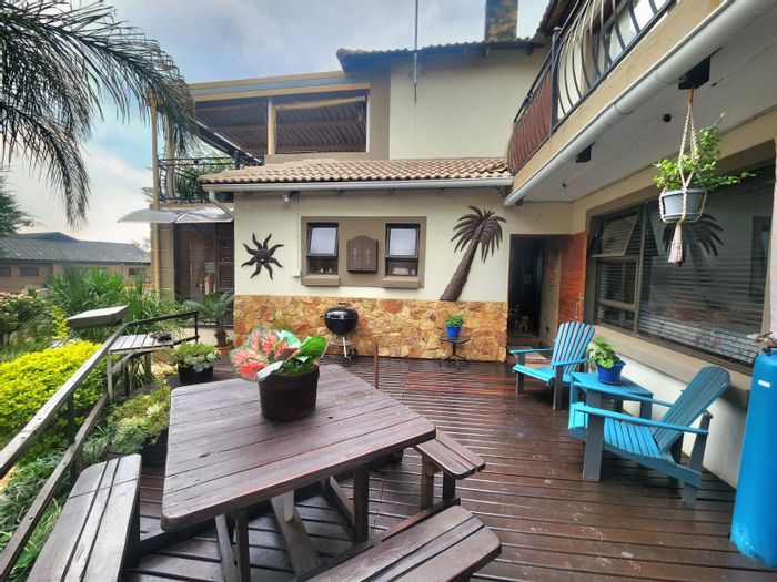 For Sale: House in Kungwini Country Estate with 3 bedrooms, solar system, and garden.