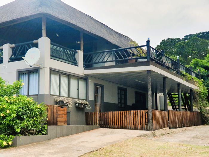 Townhouse for Sale in Woodgrange: 2 Bedrooms, Lift, Pool, Beach Access.