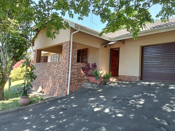 Southport Townhouse For Sale: 3 bedrooms, pet-friendly, near beach and amenities.