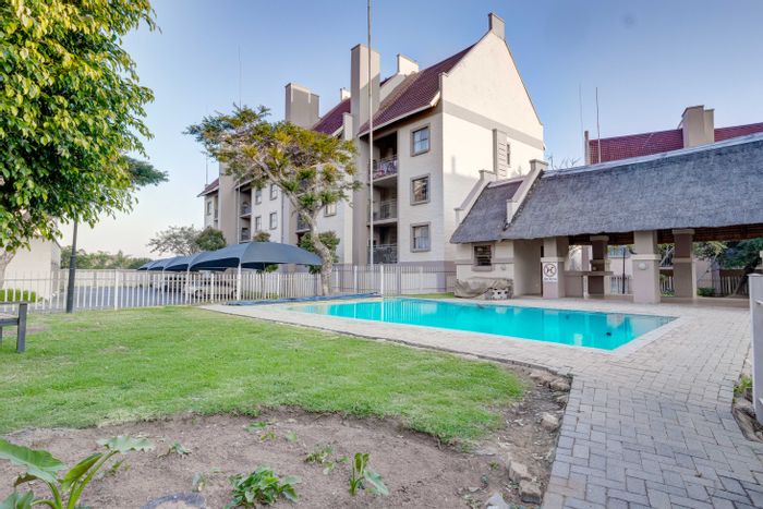 Sundowner Apartment For Sale: 3 Bedrooms, Pool, Clubhouse, 24-Hour Security.