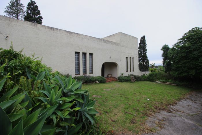 Prime St Georges Park development site with four-bedroom house, for sale.