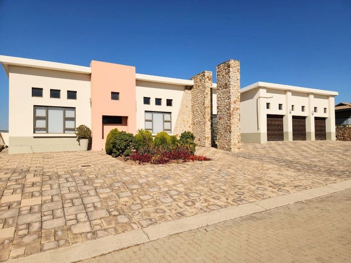 Aquavista Mountain Estate House For Sale: 6 beds, staff quarters, gym, stunning views.