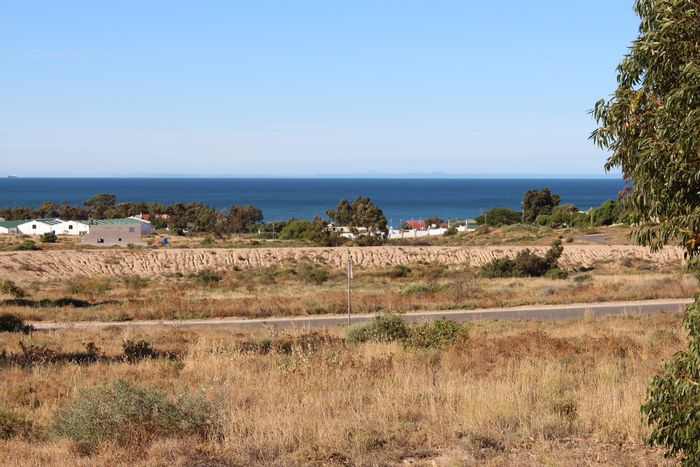 Vacant Land Residential For Sale in St Helena Views: 479m², ocean access, low levies.