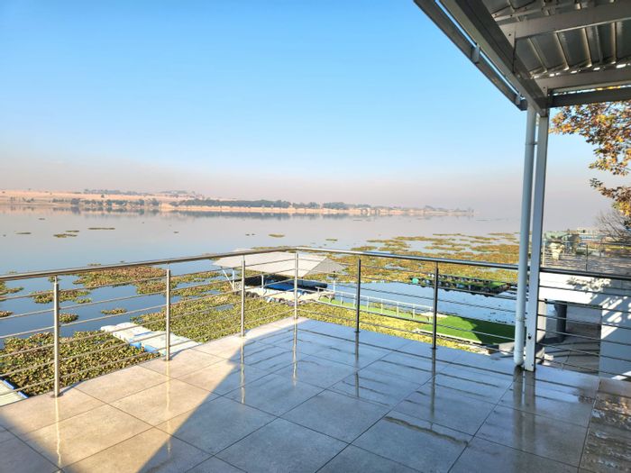 Lakefront house in Kungwini Country Estate for sale, features pool and jetty.