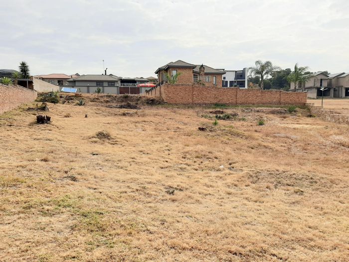 For Sale: 841m² Vacant Land in Kungwini Country Estate, near Bronkhorstspruit Dam.