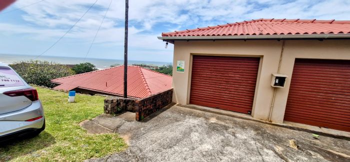 Trafalgar House For Sale: Spacious garden, double garage, close to beach and amenities.