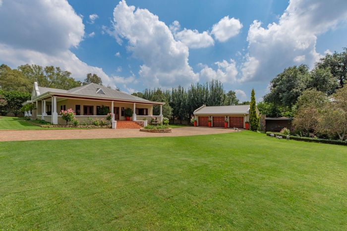 Heidelberg Central House For Sale: Spacious living, pool, guest suite, wine cellar.
